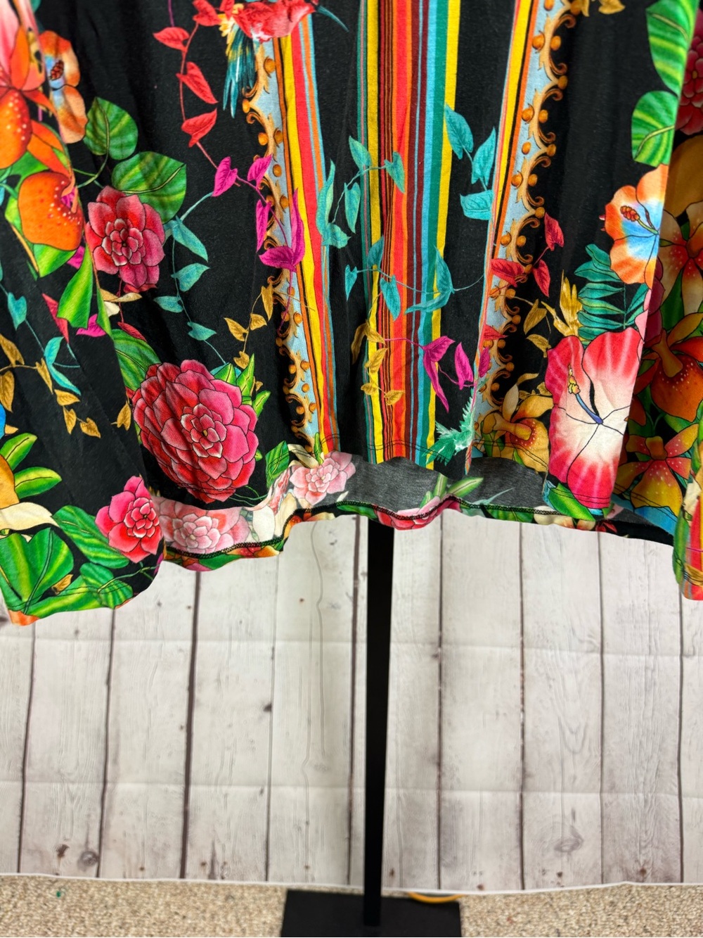 Johnny Was Andra Favorite Floral Stripe V-Neck Swing Tee Black Size Large - Picture 6 of 7